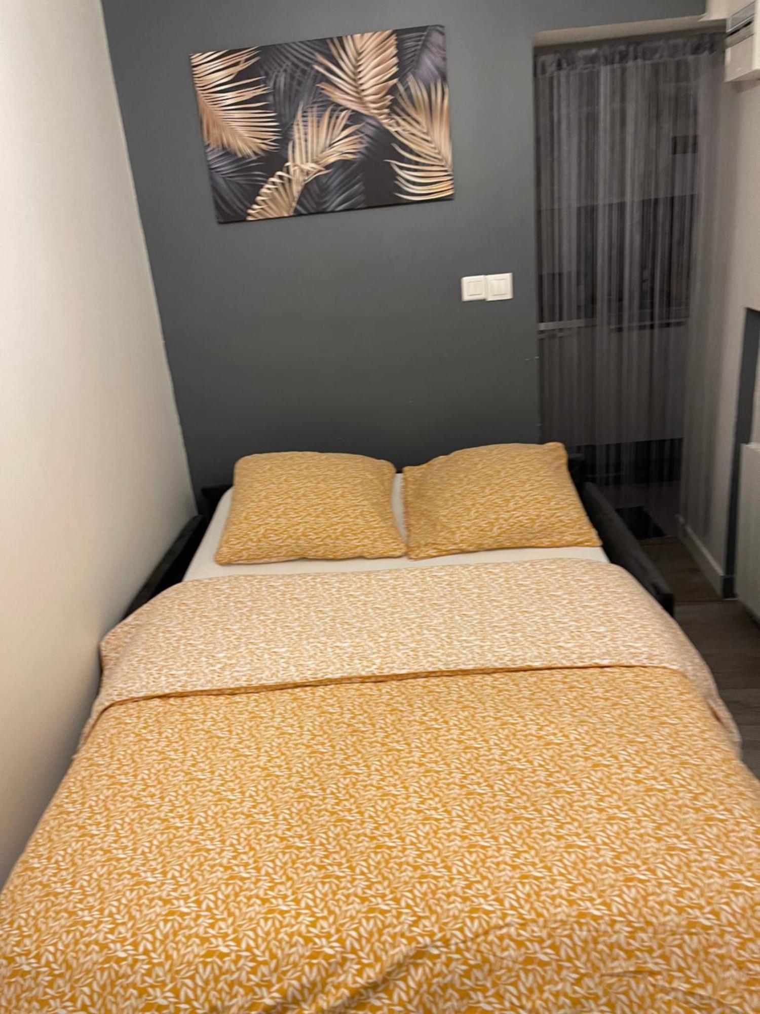 Studio Entierement Equipe A 10 Min De La Defense Suresnes Luaran gambar